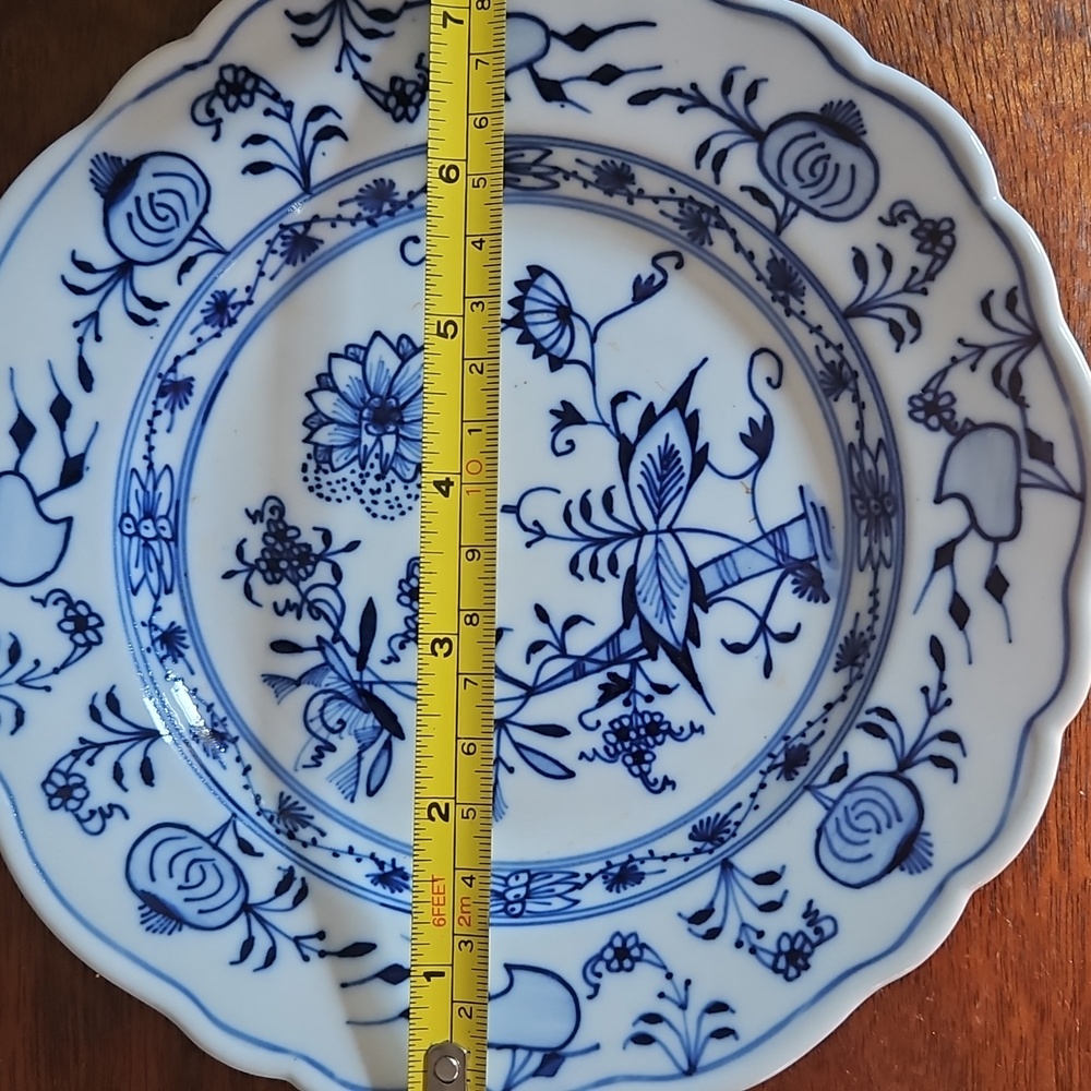 Blue and White Meissen Blue Onion Floral Porcelain Salad Plate. - Picture 4 of 5